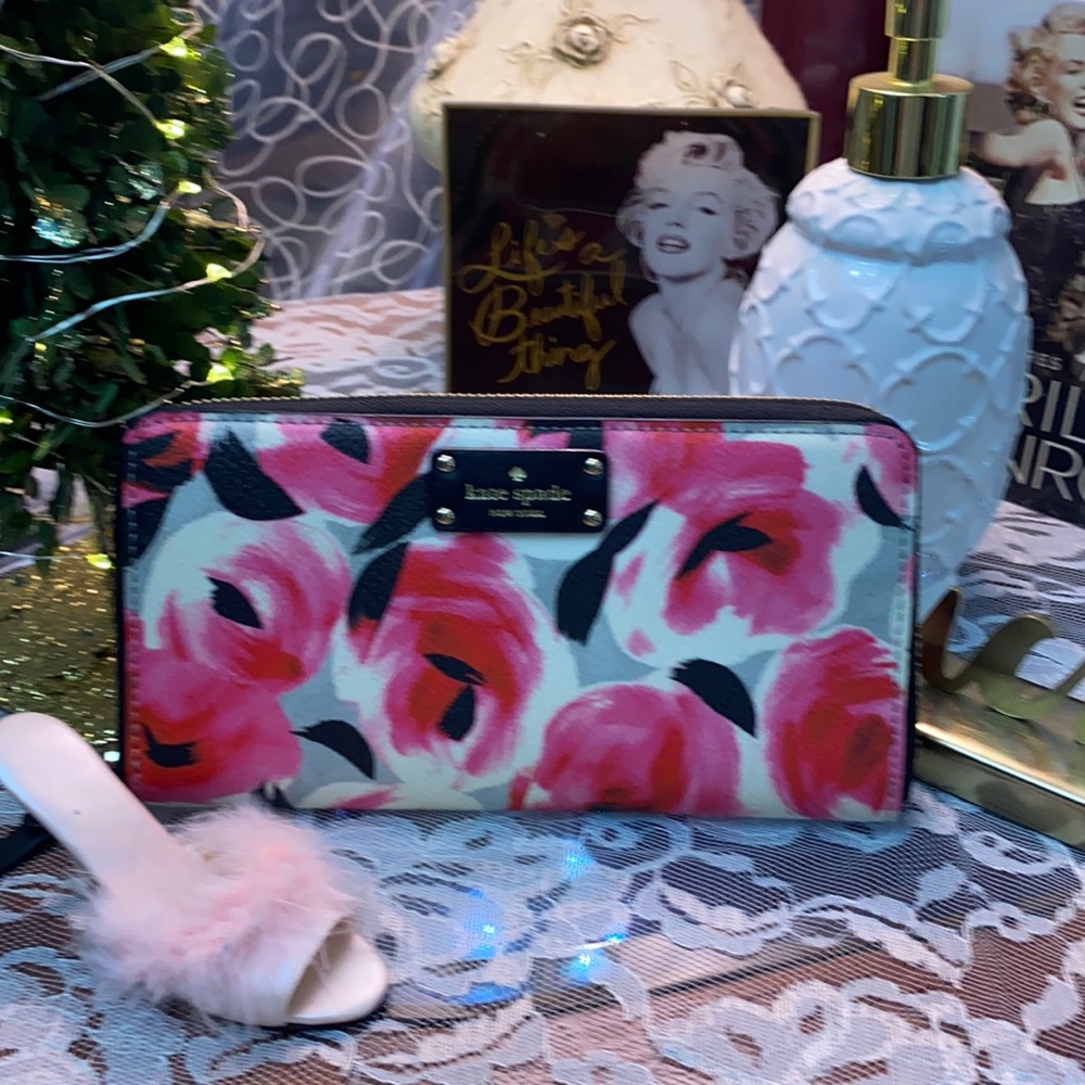 NWOT KATE SPADE WALLET